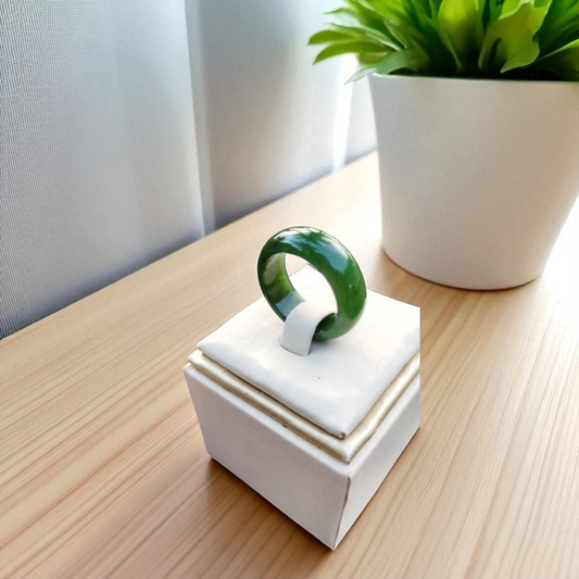 Beautiful Ring Green Nephrite Jade
