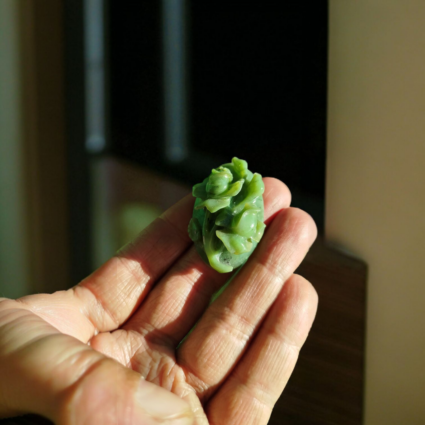 Beautiful Natural Green Nephrite Jade Rose Pendant